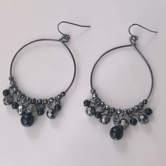 🌸3/$25 Simply Vera Wang Silver and Black Beaded Teardrop Hoop Dangle Earrings - Picture 5 of 11